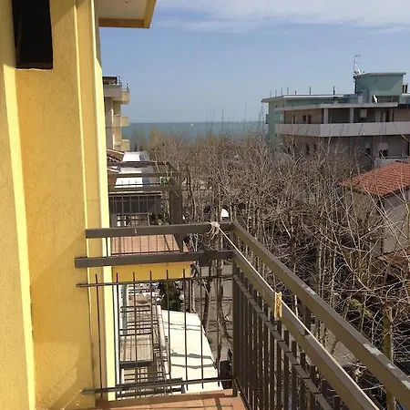 Отель Busignani