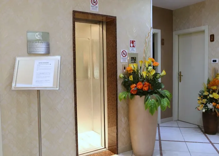 Hotel Busignani 3*